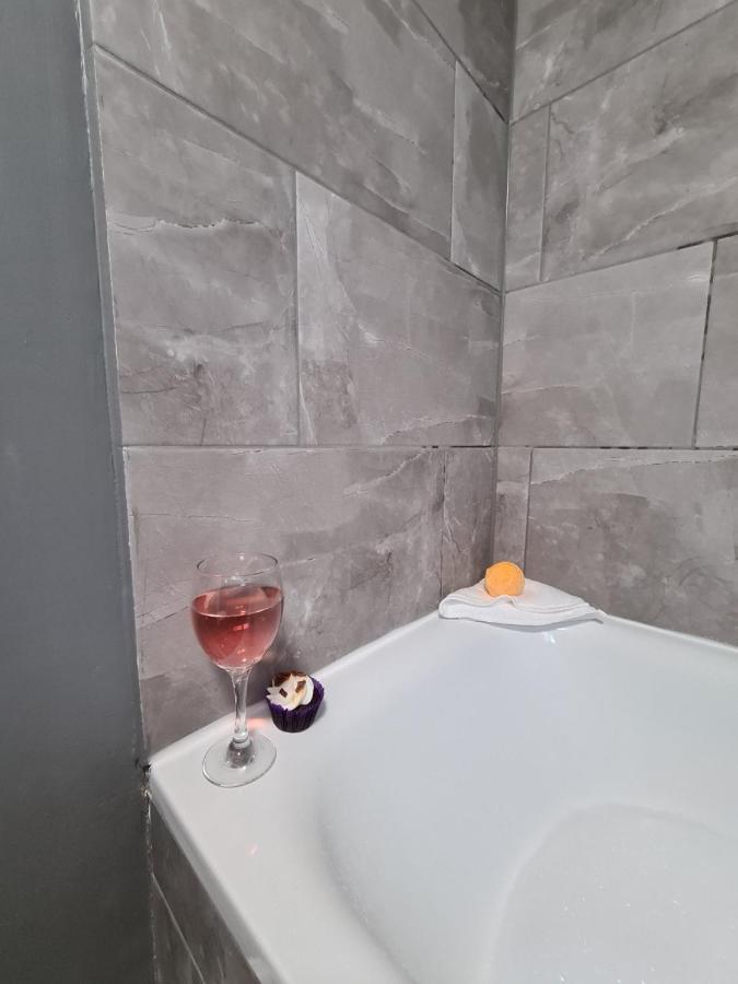 Coopers, Ground Floor Apartment With 2 Bedrooms And 2 Bathrooms Within A Georgian Listed Building Burton-upon-Trent Ngoại thất bức ảnh